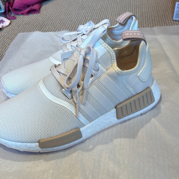 NWT ADIDAS NMD R1 originals women’s size 9.5 in chalk white - Picture 14 of 14